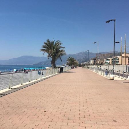 Casa Mare - 250M Dalla Spiaggia Leilighet Vallecrosia Eksteriør bilde