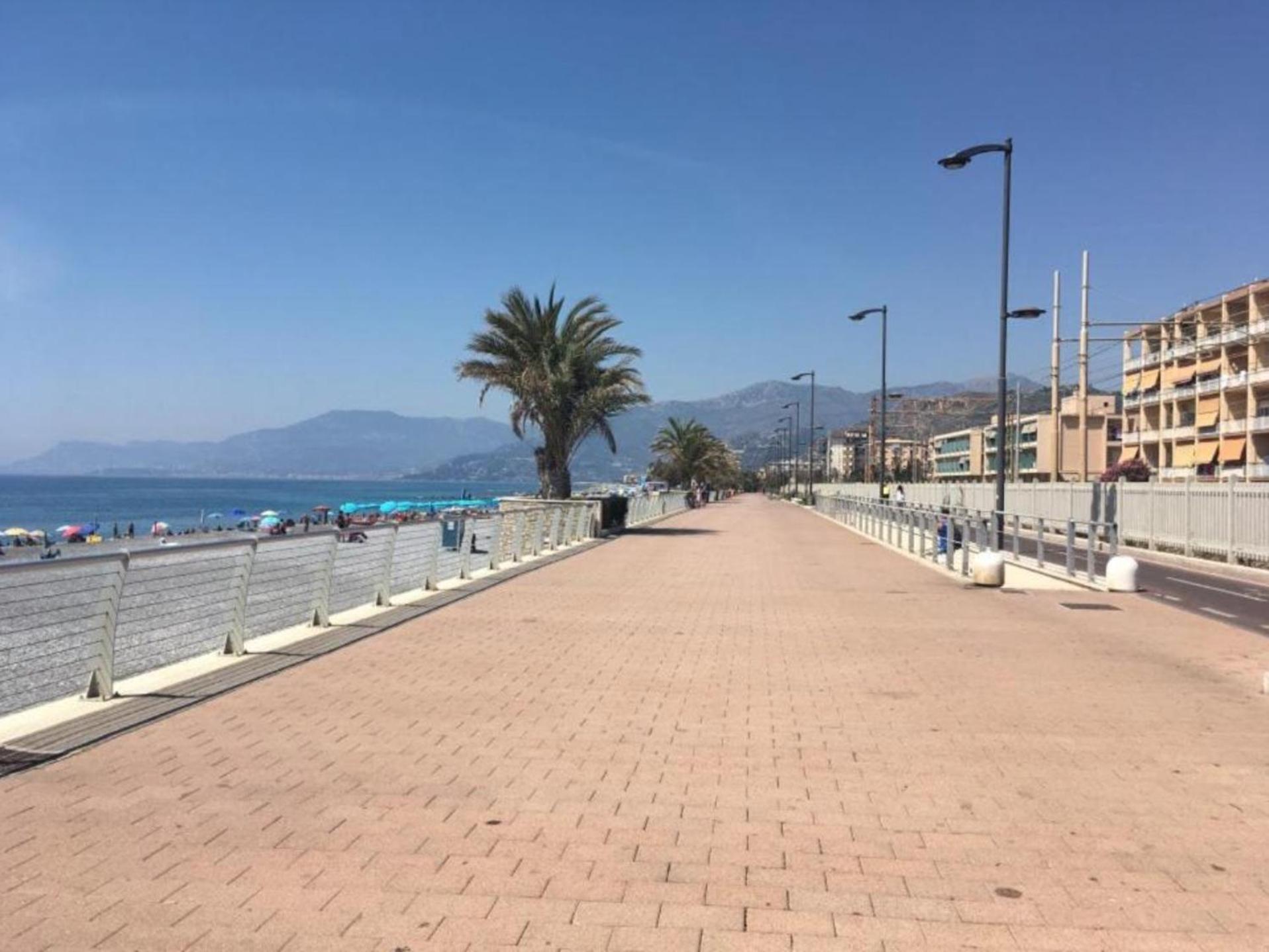 Casa Mare - 250M Dalla Spiaggia Leilighet Vallecrosia Eksteriør bilde